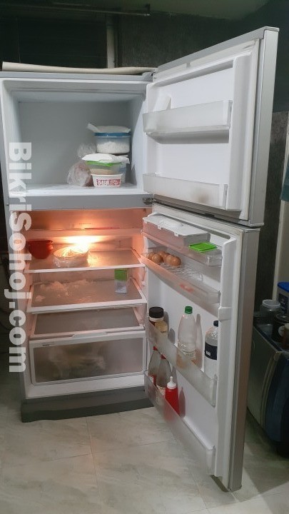 Hitachi fridge (used)
